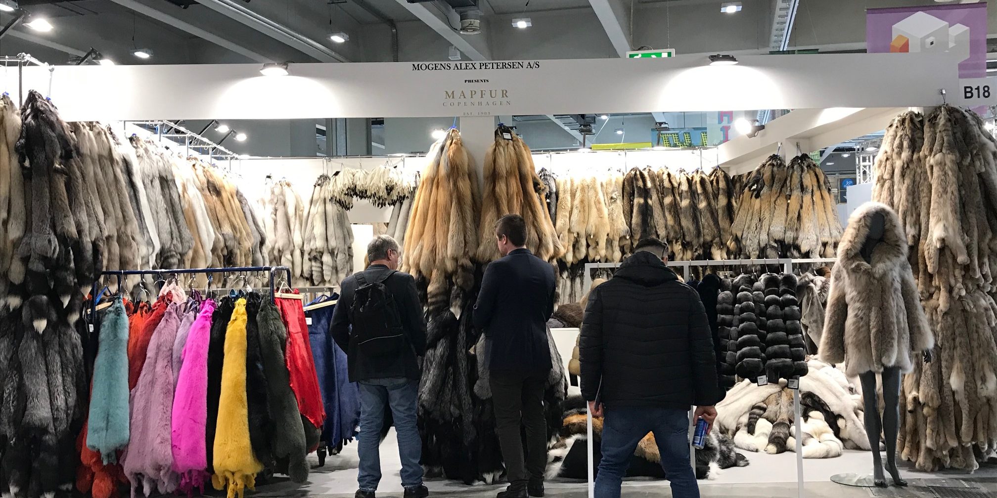 FashionFinFur spotted mutation foxes on MIFUR FashionFinFur visits MIFUR exhibition in Milano, Italy